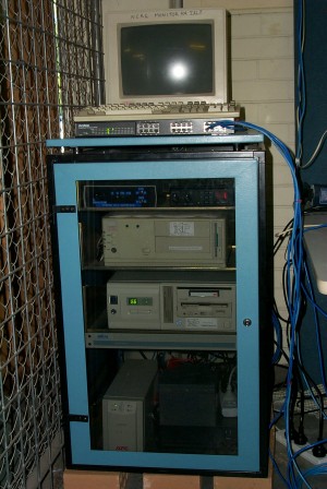 irlp-rack2.jpg (45884 bytes)