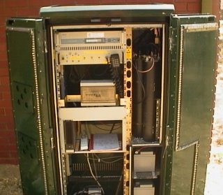 rptr_cabinet2.jpg (20649 bytes)