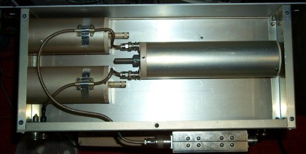repeater-70cm-cavities.jpg (34879 bytes)